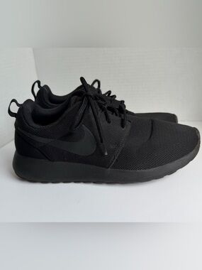 Nike Womans Roshe One 844994-001 Triple Black Athletic Sneaker Shoes sz 7.5